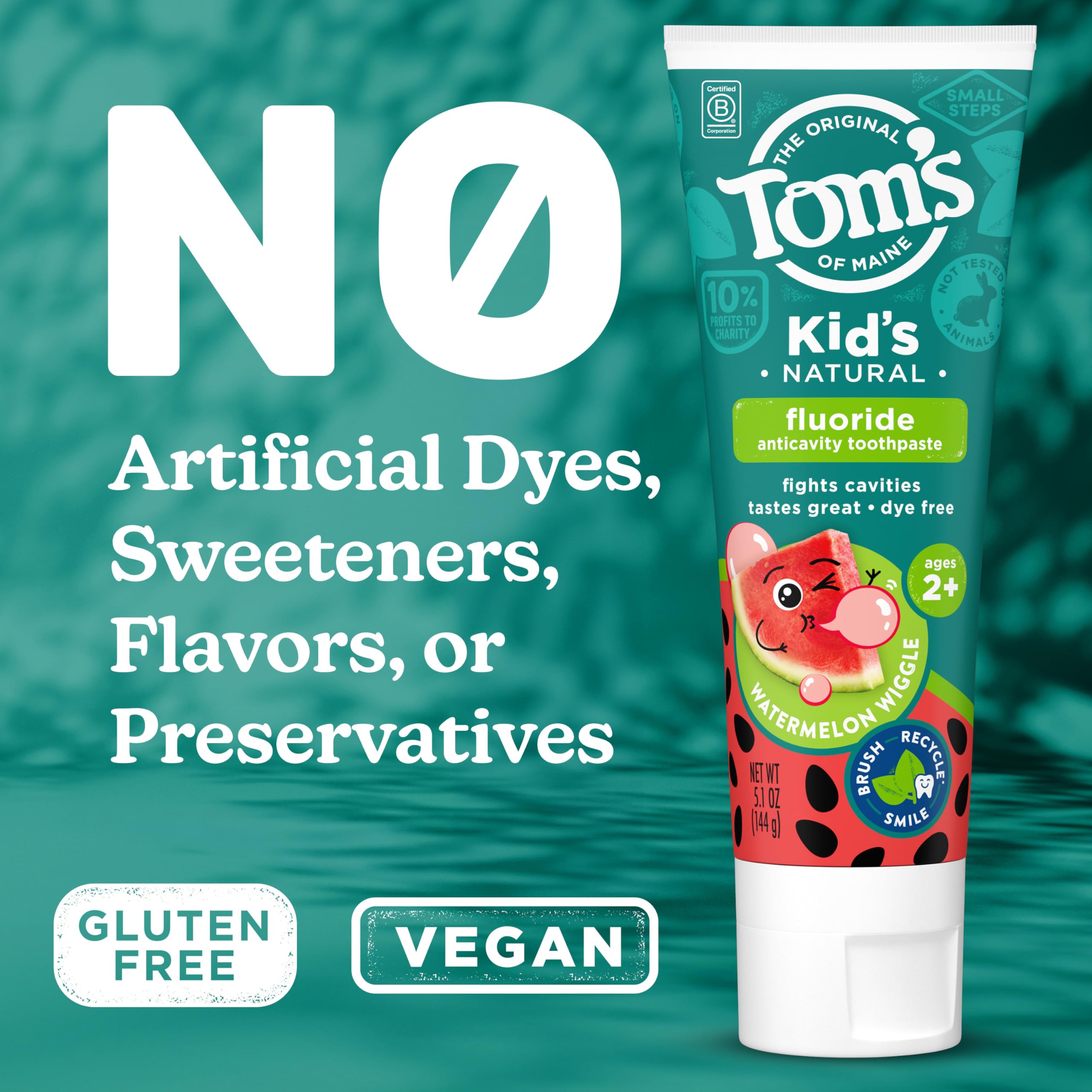Manos infantiles usando Tom's of Maine incentivando buenos hábitos de higiene