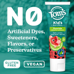 Manos infantiles usando Tom's of Maine incentivando buenos hábitos de higiene