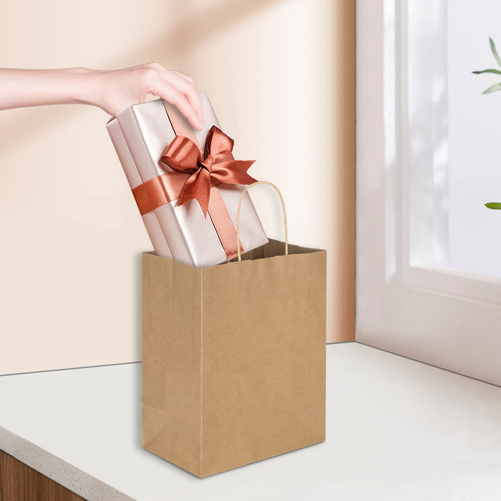 Toovip bolsa junto a manos para comparar tamaño y escala