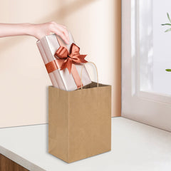 Toovip bolsa junto a manos para comparar tamaño y escala