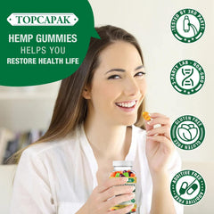 TOPCAPAK persona relajada en sofá tras tomar la gomita