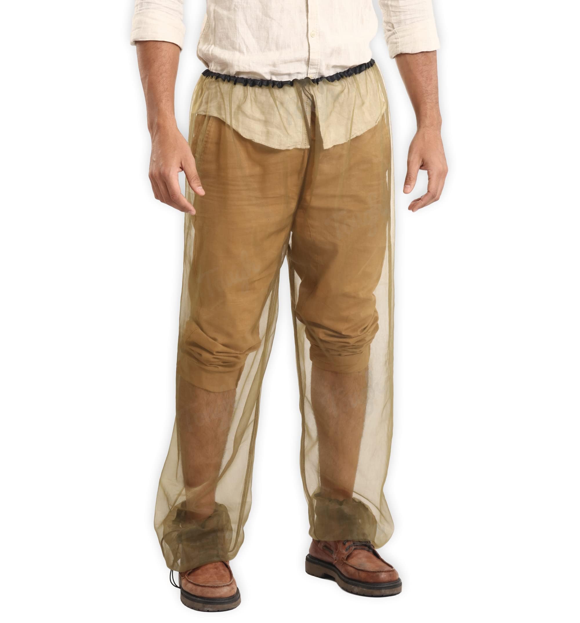 Tough Outdoors pantalones frontales mostrando cobertura y ajuste