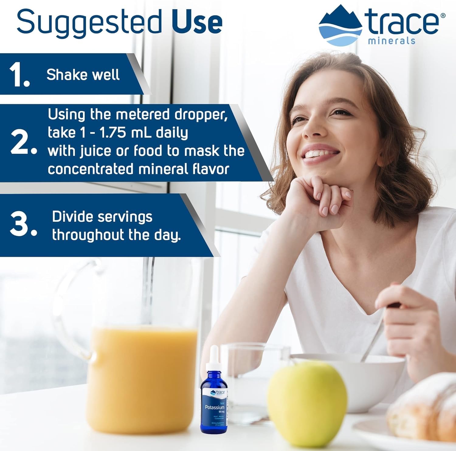 Trace Minerals frasco junto a una mano para comparar tamaño y transporte práctico