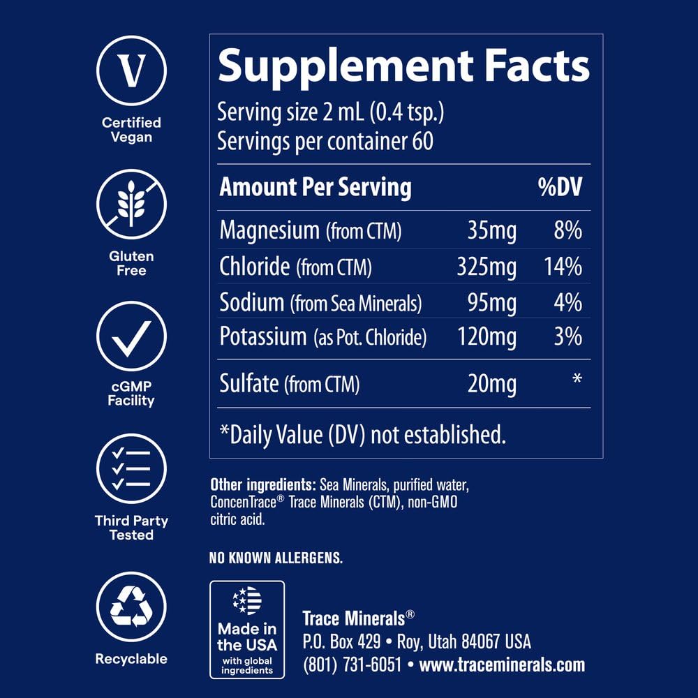 Trace Minerals vertido en un vaso de agua para hidratación rápida