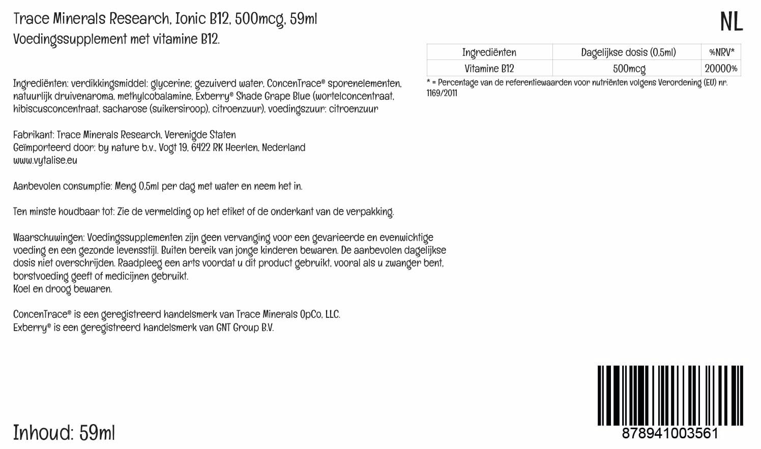 Trace Minerals en cocina añade a un batido demostrando uso diario sencillo