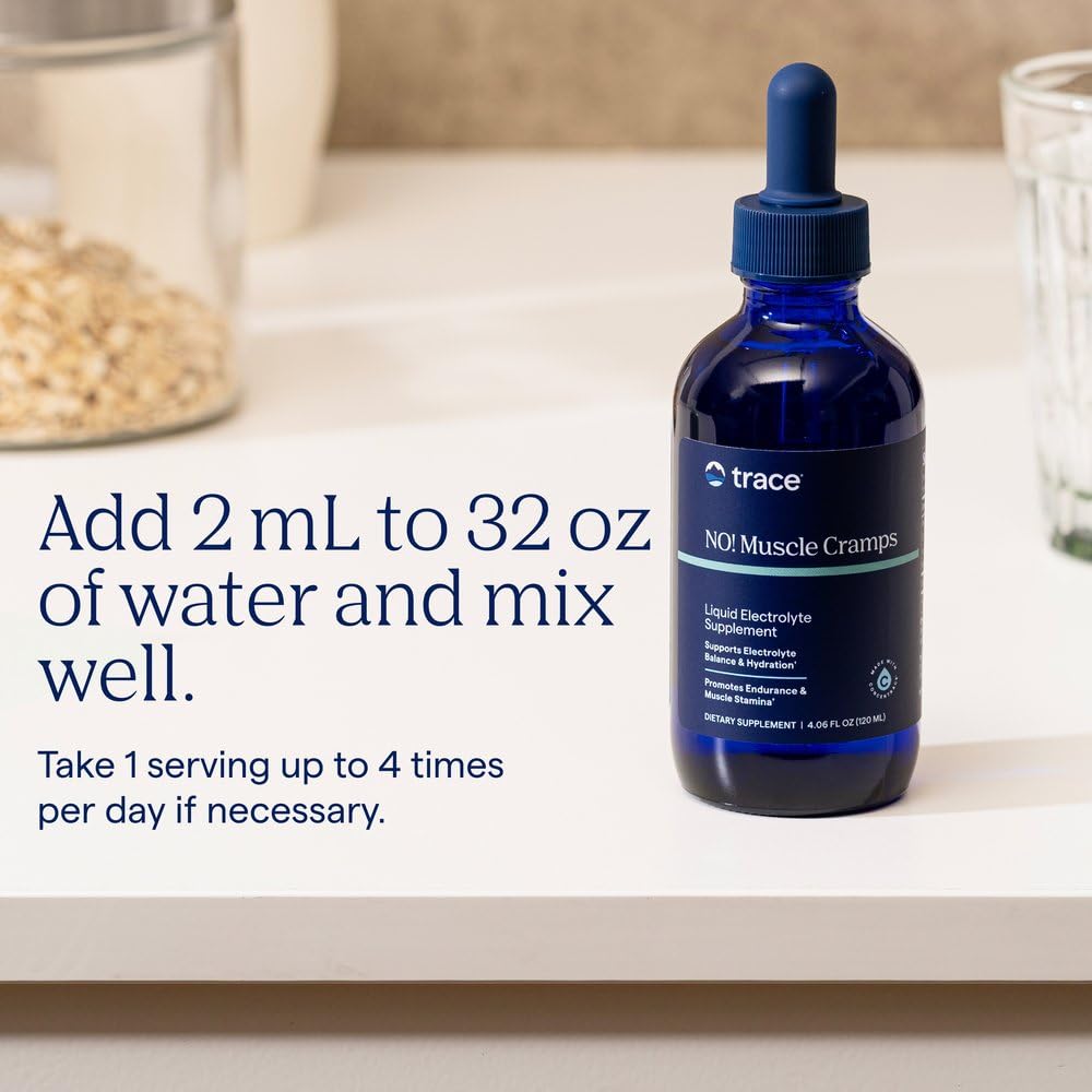 Comparación de tamaño Trace Minerals 4 oz junto a una botella de agua