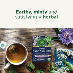 Traditional Medicinals primer plano de mezcla de hierbas destacando textura natural