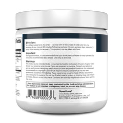 Cuchara medidora con una porción de Transparent Labs Creatine HMB lista para mezclar y dosificar