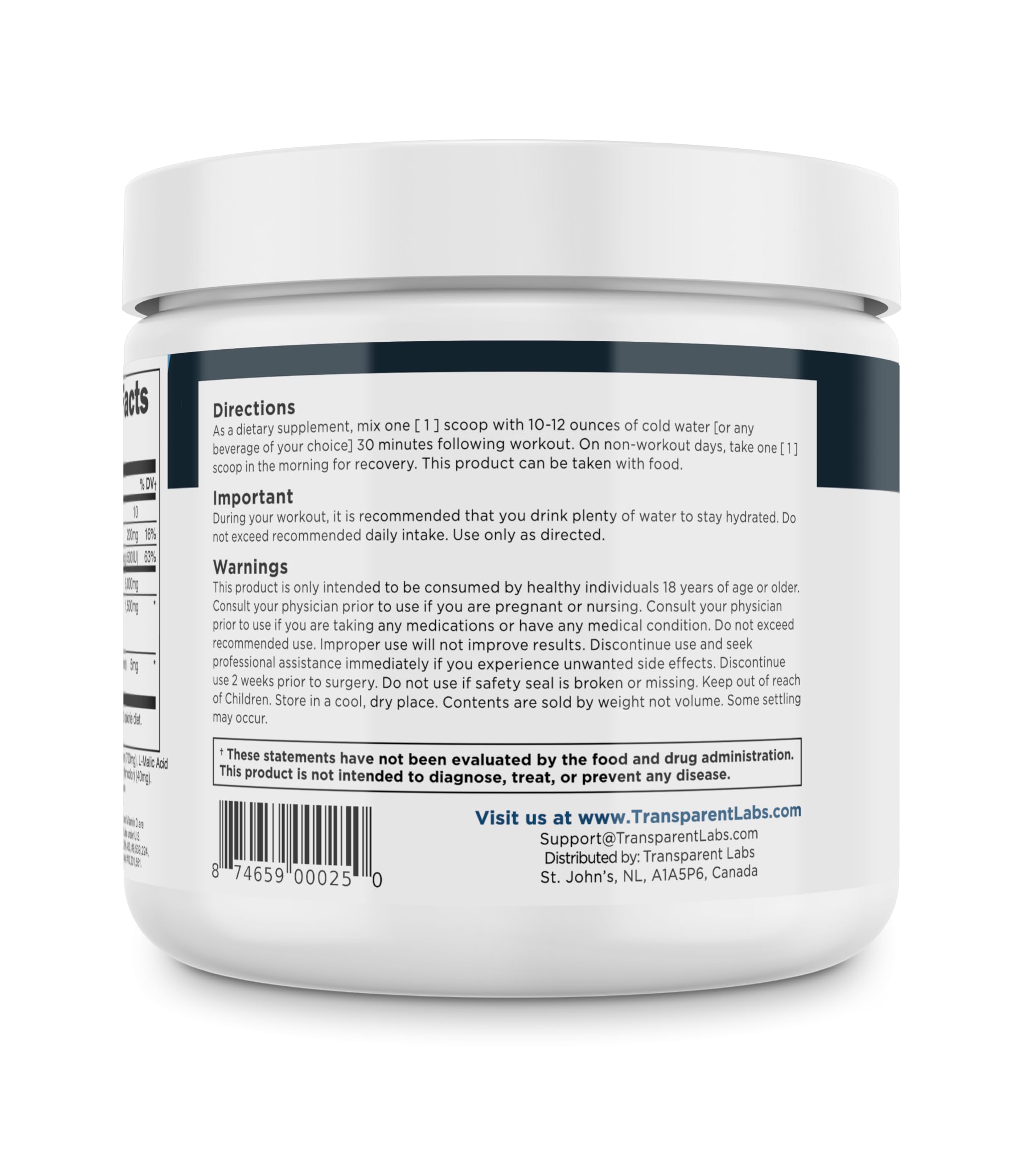 Atleta en gimnasio usando Transparent Labs Creatine HMB antes del entrenamiento