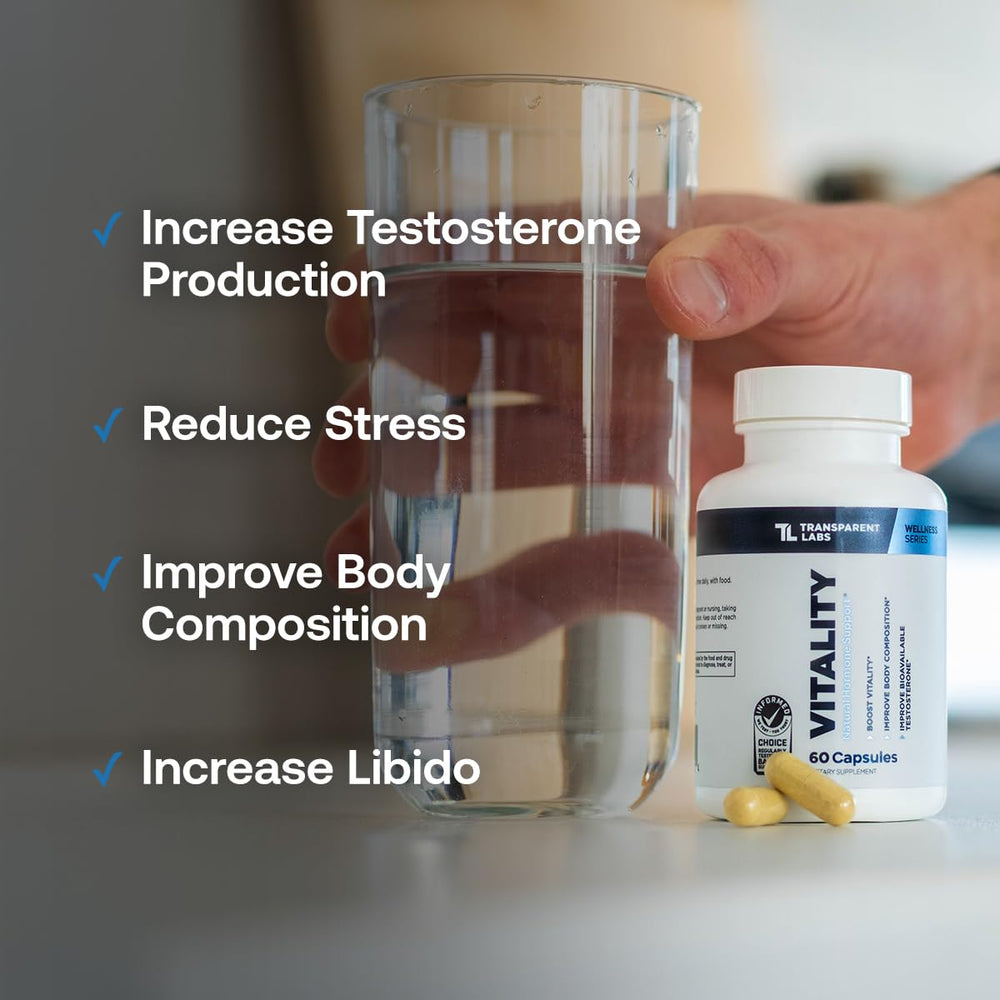 Frasco de Transparent Labs Vitality sostenido en mano para comparar escala
