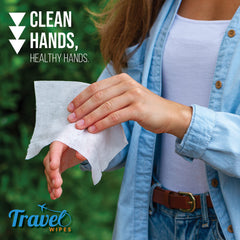 Travel Wipes junto a objetos para comparar tamaño, fácil de llevar