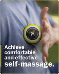 TriggerPoint MB1 en contexto lifestyle con equipo deportivo, apoya recuperación post-entreno