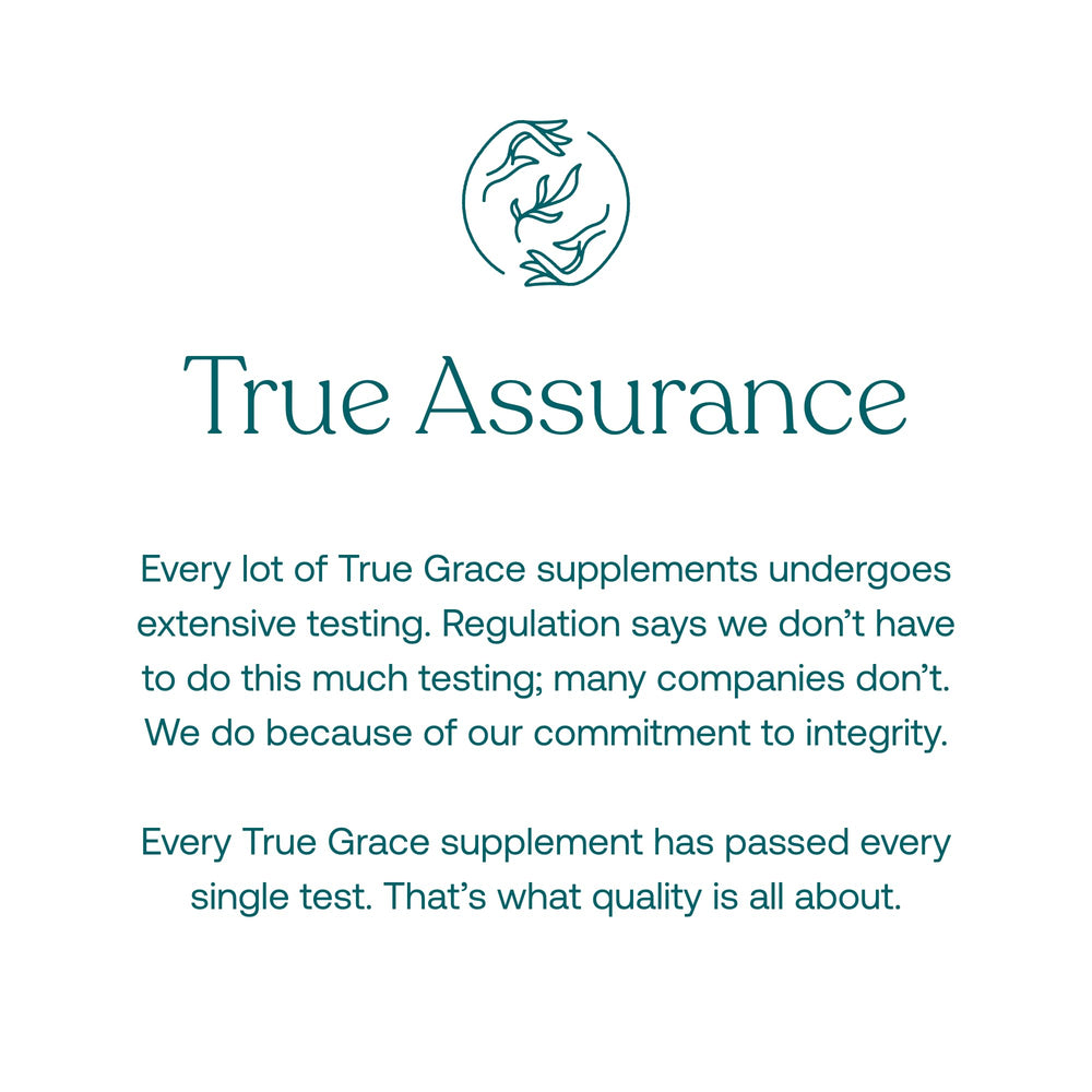 Mujer de 40+ con suplemento True Grace que sugiere energía y bienestar