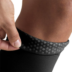 Truform media con punta abierta puesta, facilitando la inspección del pie