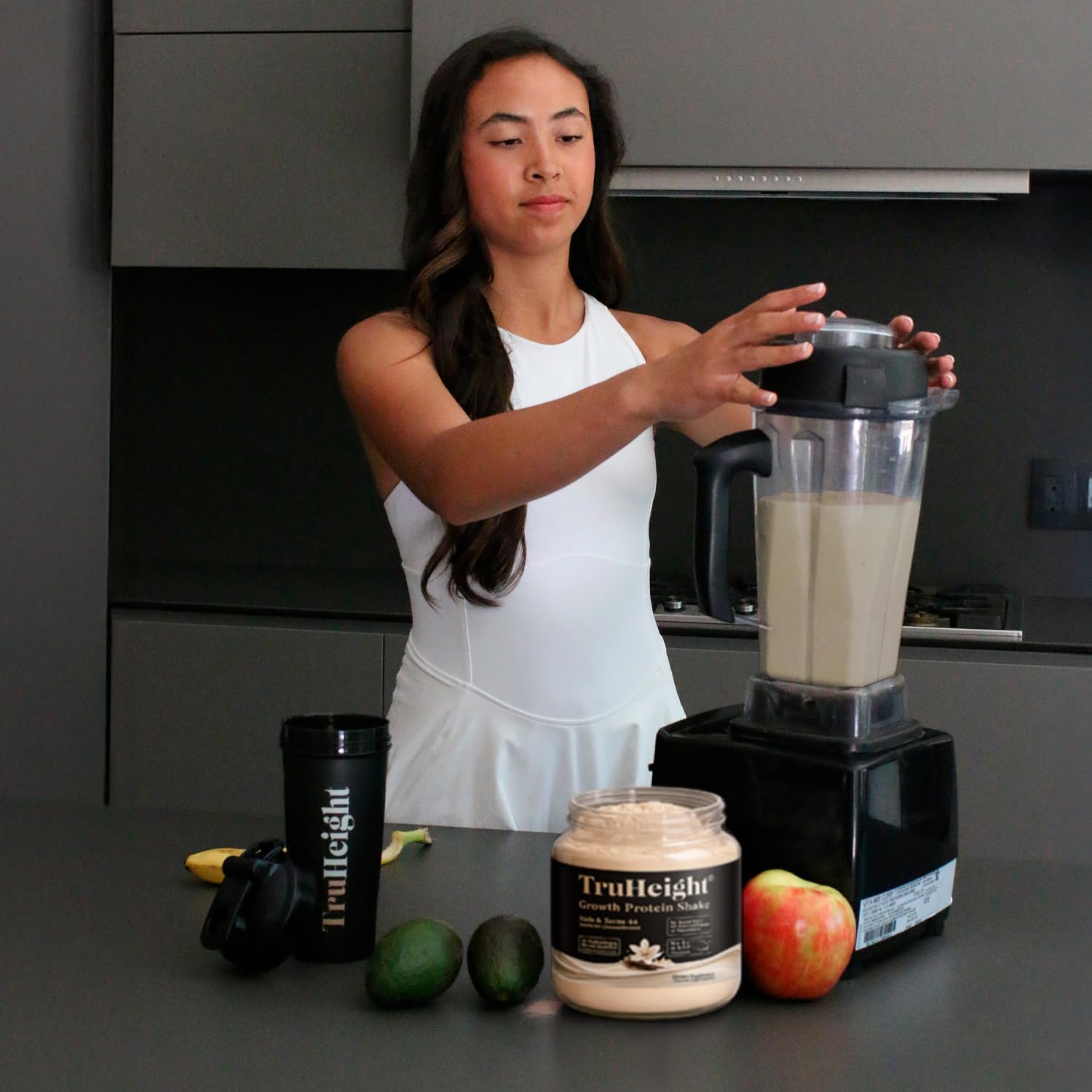 Ingredientes del producto TruHeight sobre fondo limpio, enfatizando calidad y control