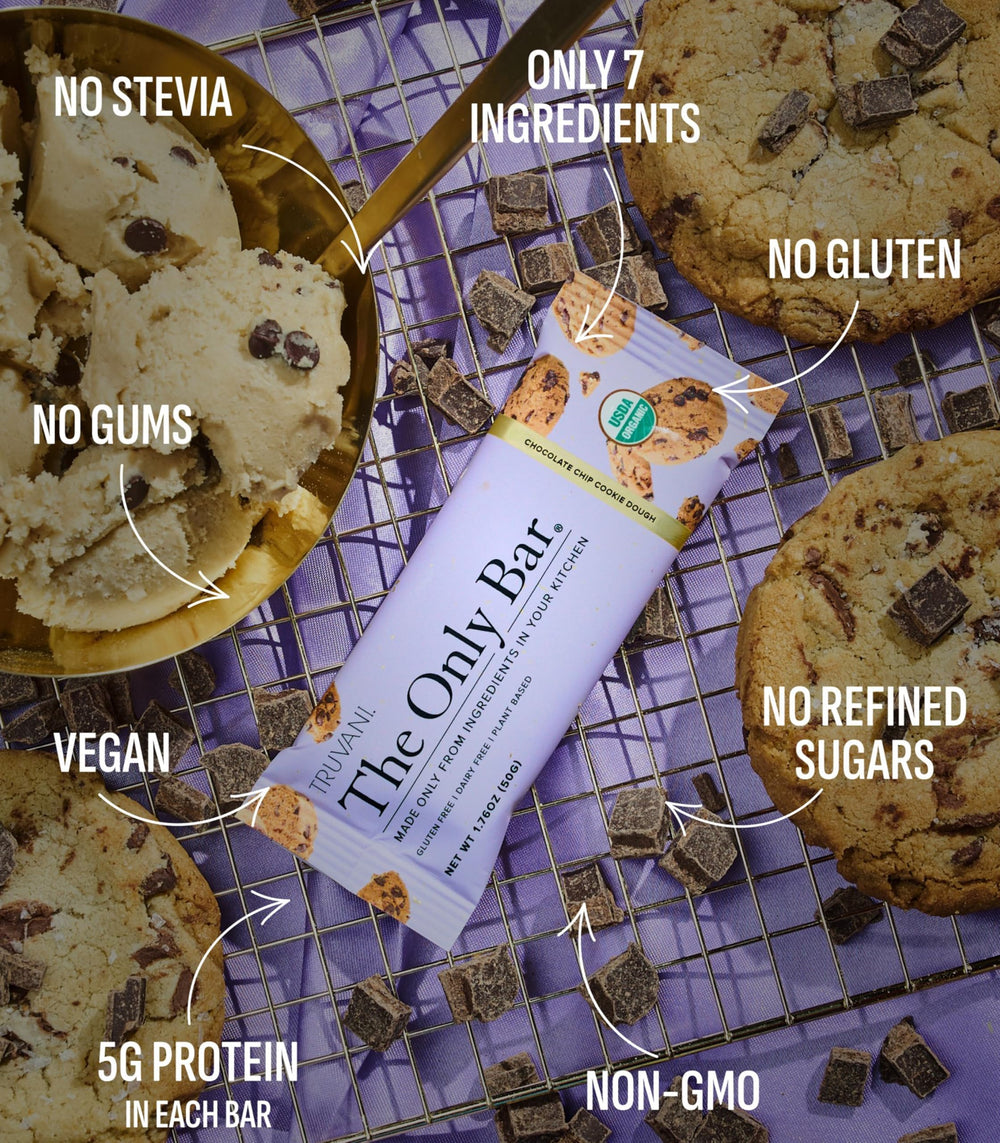 Truvani primer plano de textura con chispas de chocolate y almendras nutritivas