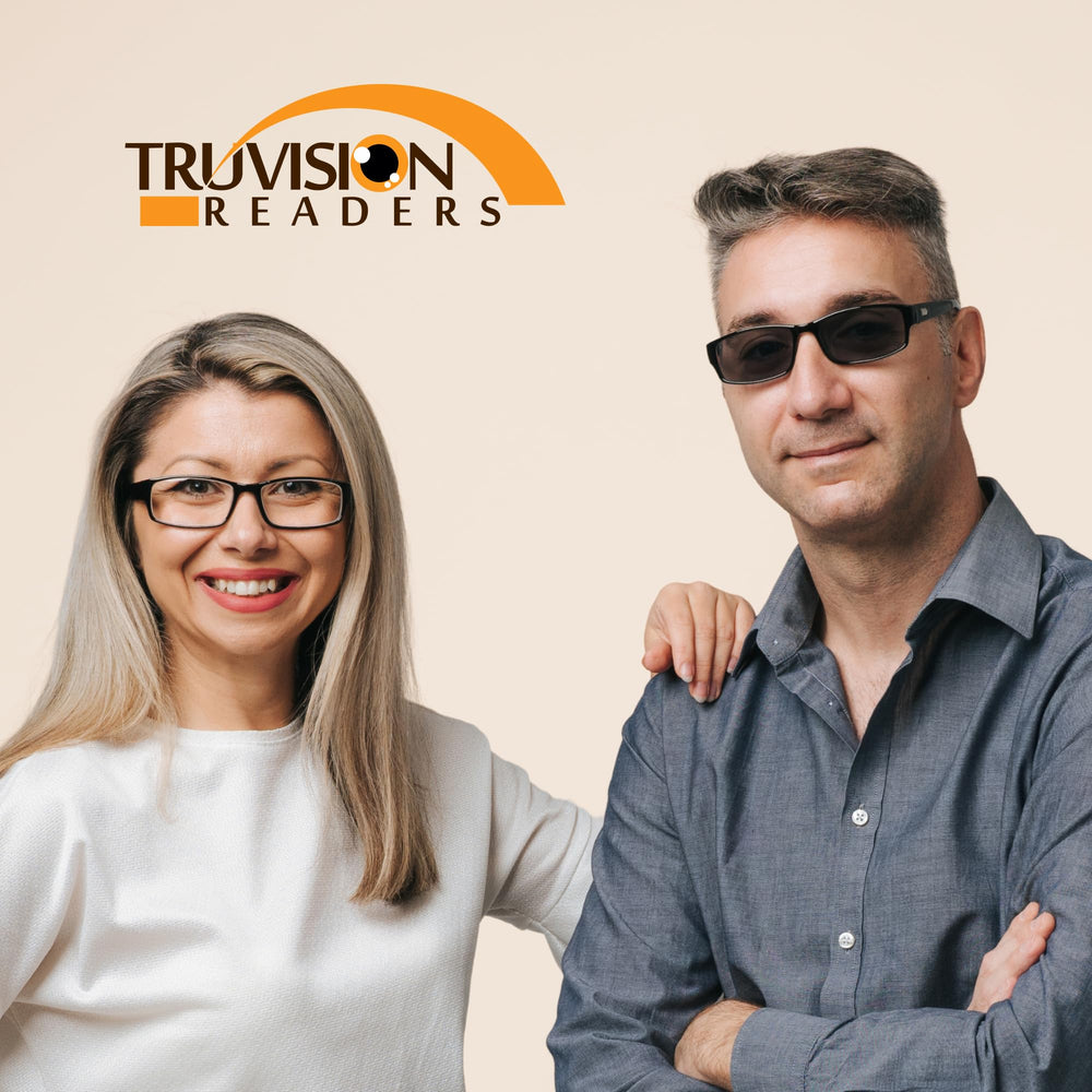 TruVision Readers gafas sobre escritorio en entorno de trabajo diario