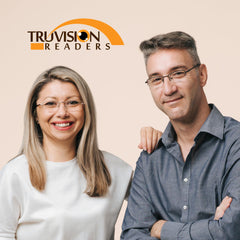 TruVision Readers uso de lectura en casa mostrando confort y nitidez
