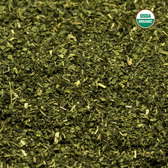 U.S. Wellness Naturals recolectoras en campo de Kosovo destacando origen ético