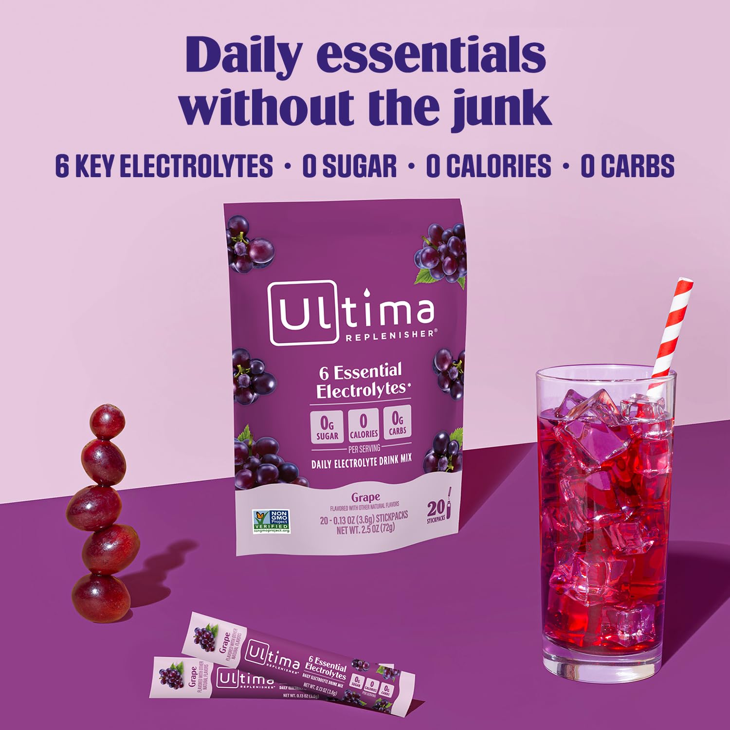 Polvo morado de Ultima Replenisher en mano destacando textura fina y mezcla fácil