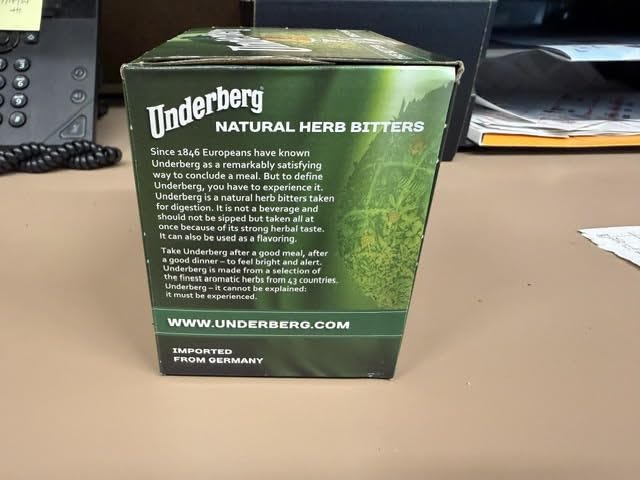 Underberg etiqueta y envoltura de paja, preserva frescura y tradición