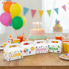 UnicoPak cajas en mesa de fiesta con dulces, mostrando uso práctico
