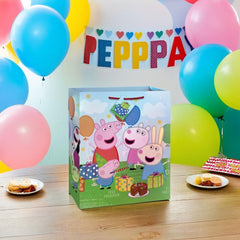Unique Peppa Pig en uso durante una fiesta infantil mostrando alegría