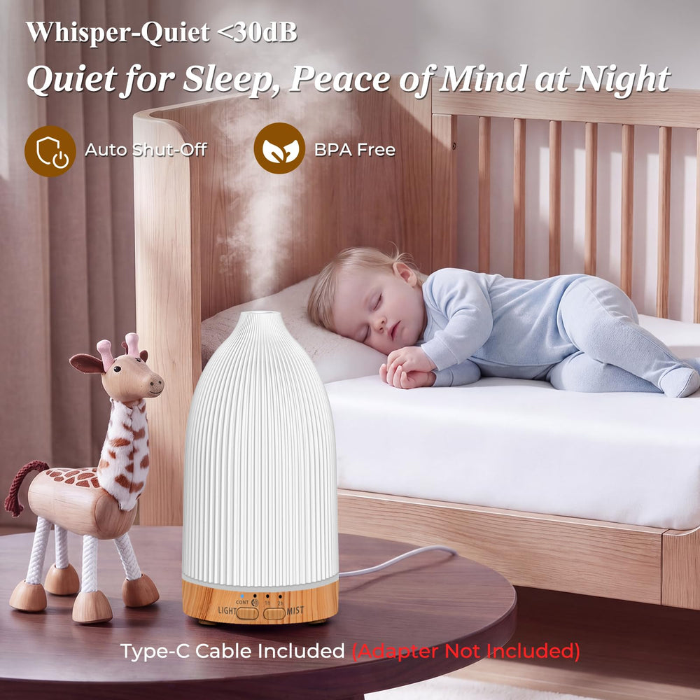 URPOWER emitiendo niebla sobre una mesa para humidificar y perfumar espacios pequeños