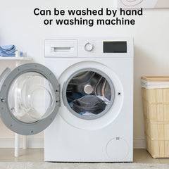 UXIETIN funda tamaño mostrado con mano para escala y ajuste preciso