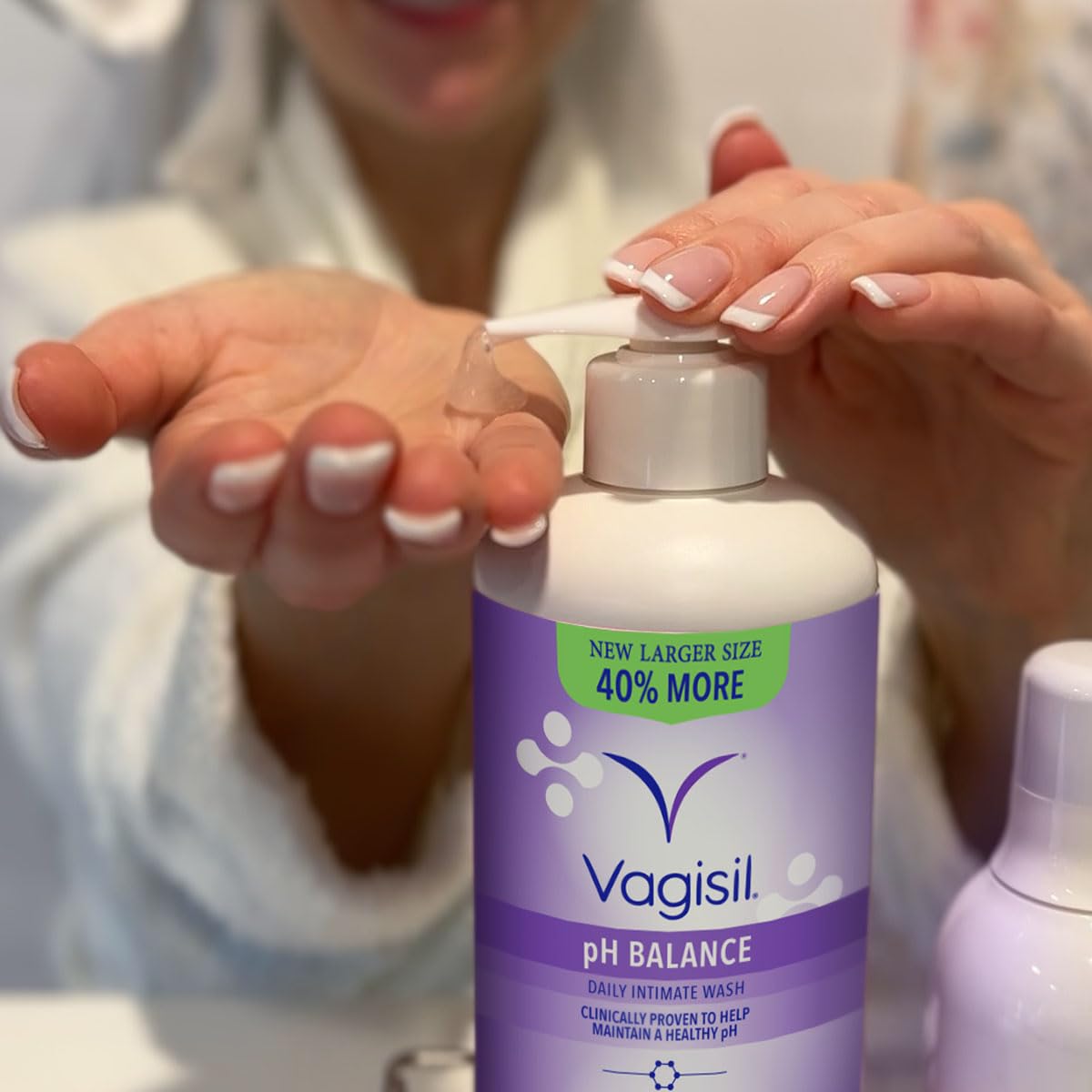 Vagisil en ambiente de baño aportando frescura ligera y rutina diaria