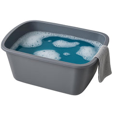 Vakly lavabo en uso lavando frutas, facilita enjuagues rápidos y seguros