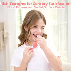 Escena escolar con collar Vanelioris como accesorio discreto y funcional