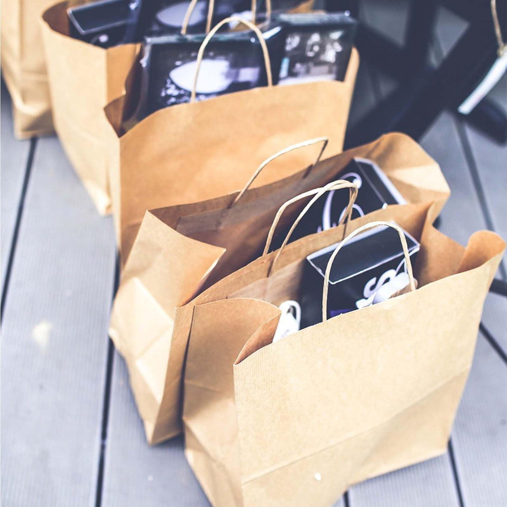 vanhel ambiente de fiesta con bolsas decoradas, aporte estético
