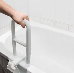 Vaunn barra instalada en bañera ofreciendo apoyo seguro al entrar