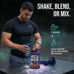 Vega vaso con batido de chocolate en contexto activo y saludable