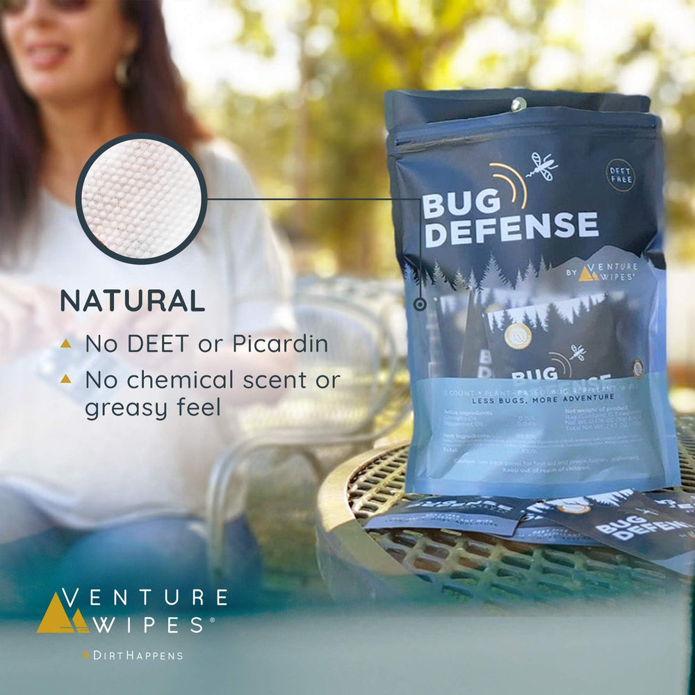 Venture Wipes persona aplicando toallita en bosque, protección rápida