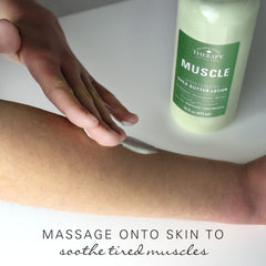 Village Naturals Therapy etiqueta con lista de ingredientes y beneficios hidratantes