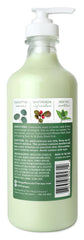 Village Naturals Therapy textura cremosa en la mano que hidrata y facilita el masaje