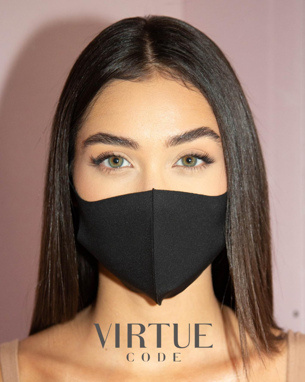 VIRTUE CODE mascarilla en uso en modelo demostrando cobertura y ajuste