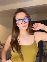 VISOONE Cougar estuche rígido abierto con paño y gafas para transporte seguro