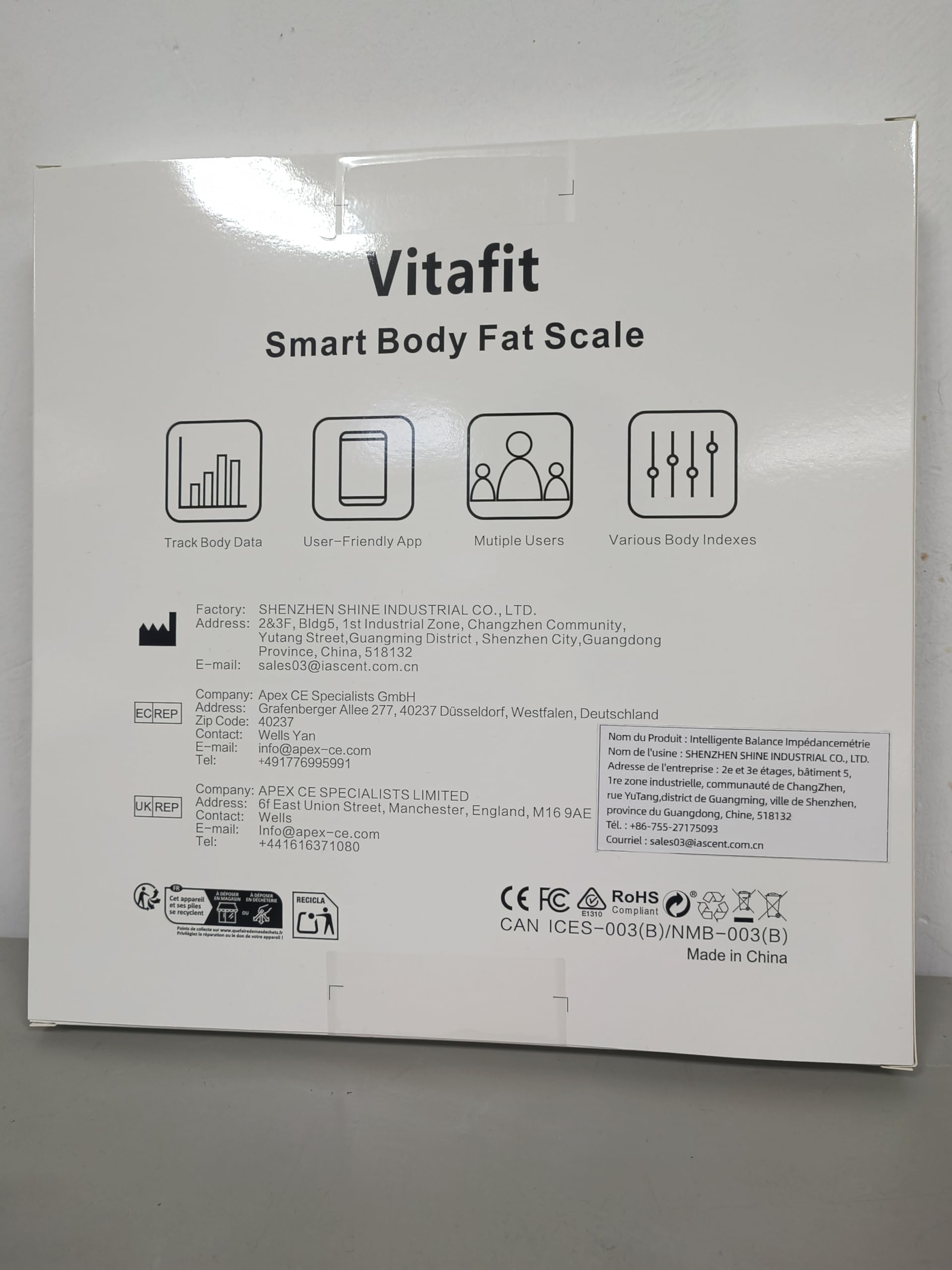 Caja de Vitafit con báscula y accesorios listos para instalar y usar