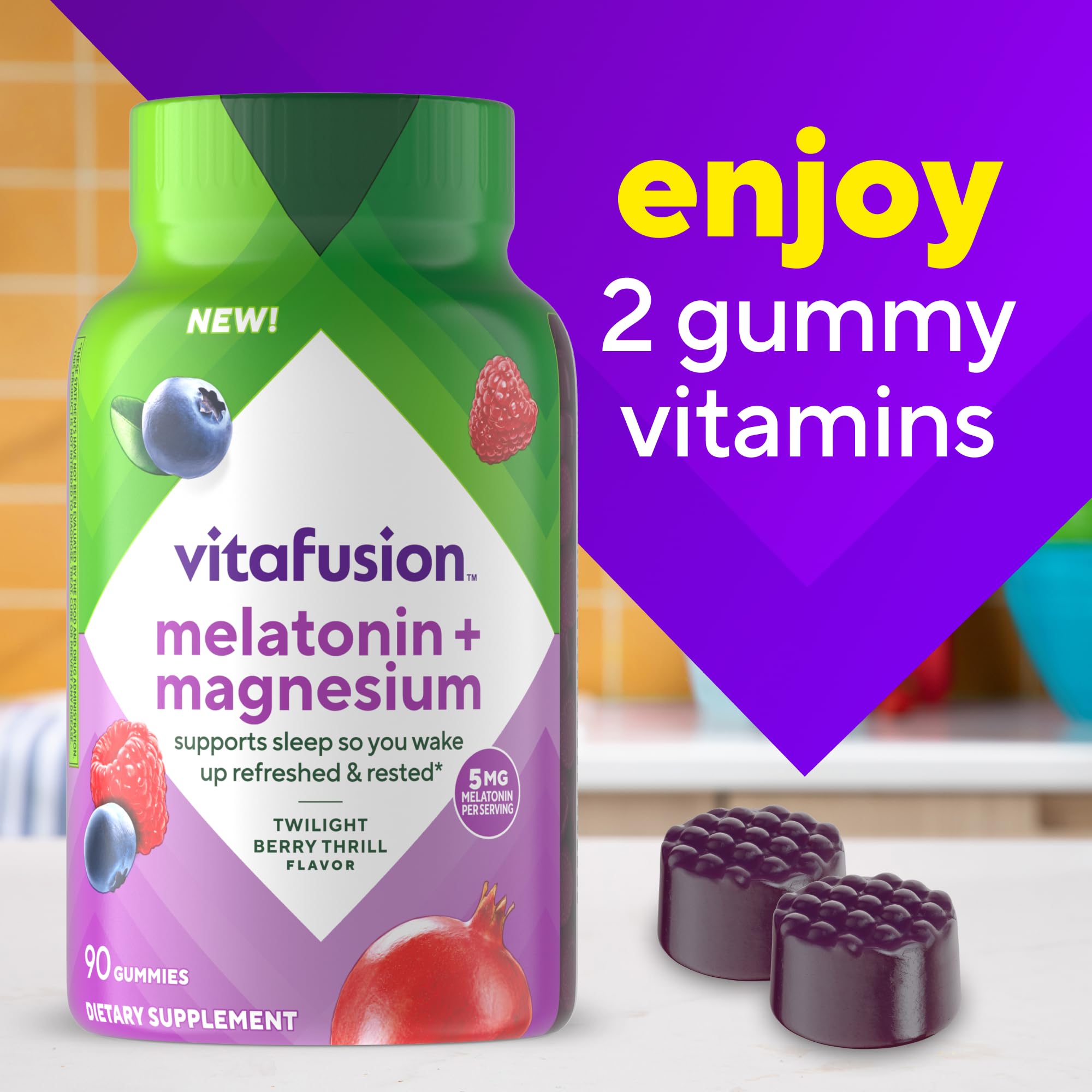 vitafusion botella junto a objetos cotidianos para comparar tamaño