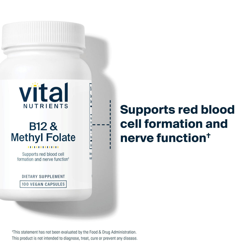 Vital Nutrients cápsula en mano para comparar tamaño y dosificación