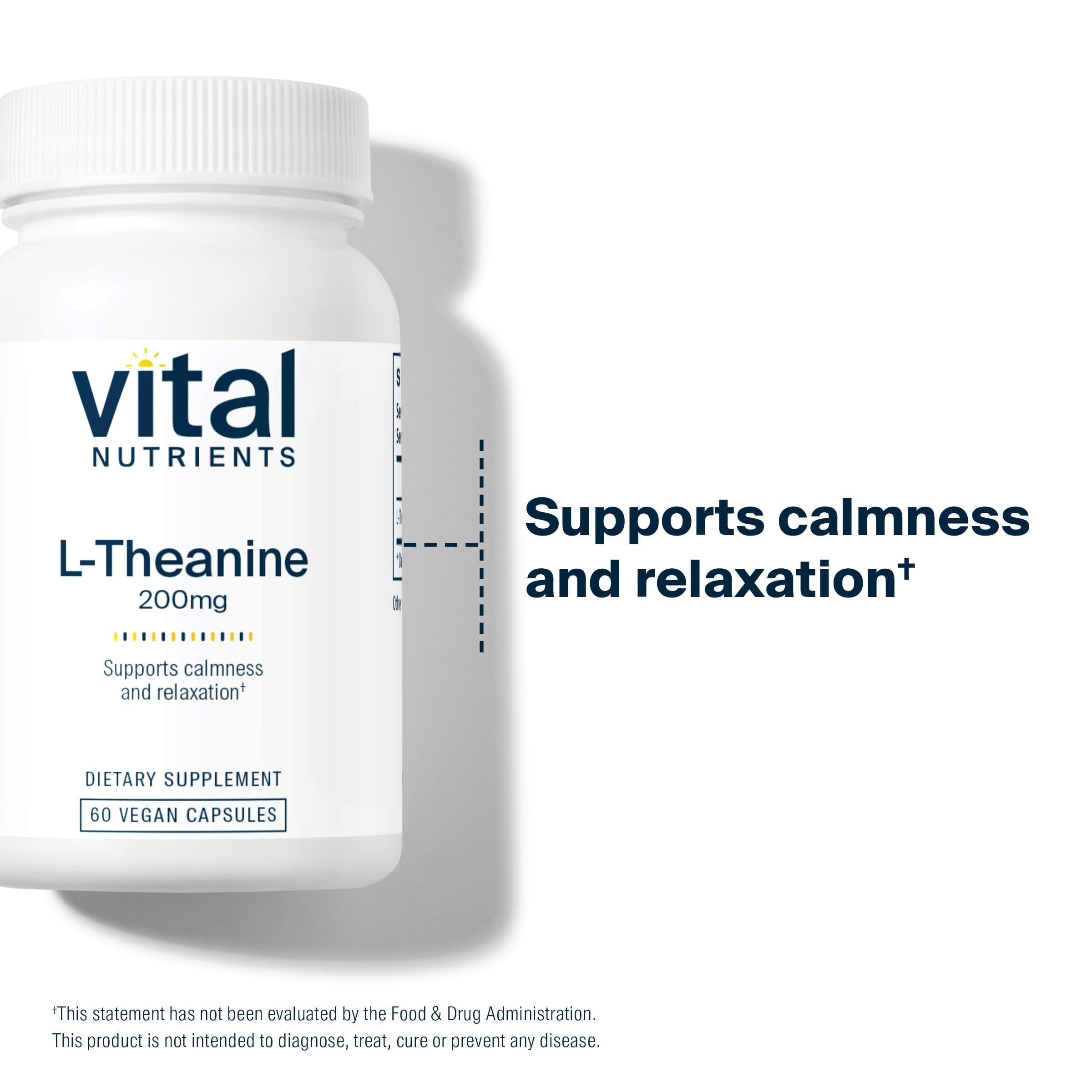 Vital Nutrients en uso con botella en mano para dosificación práctica