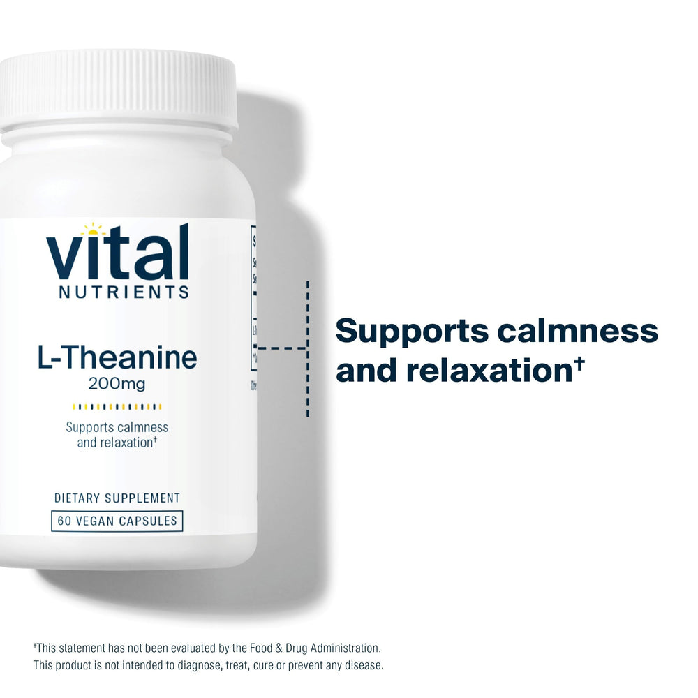 Vital Nutrients en uso con botella en mano para dosificación práctica