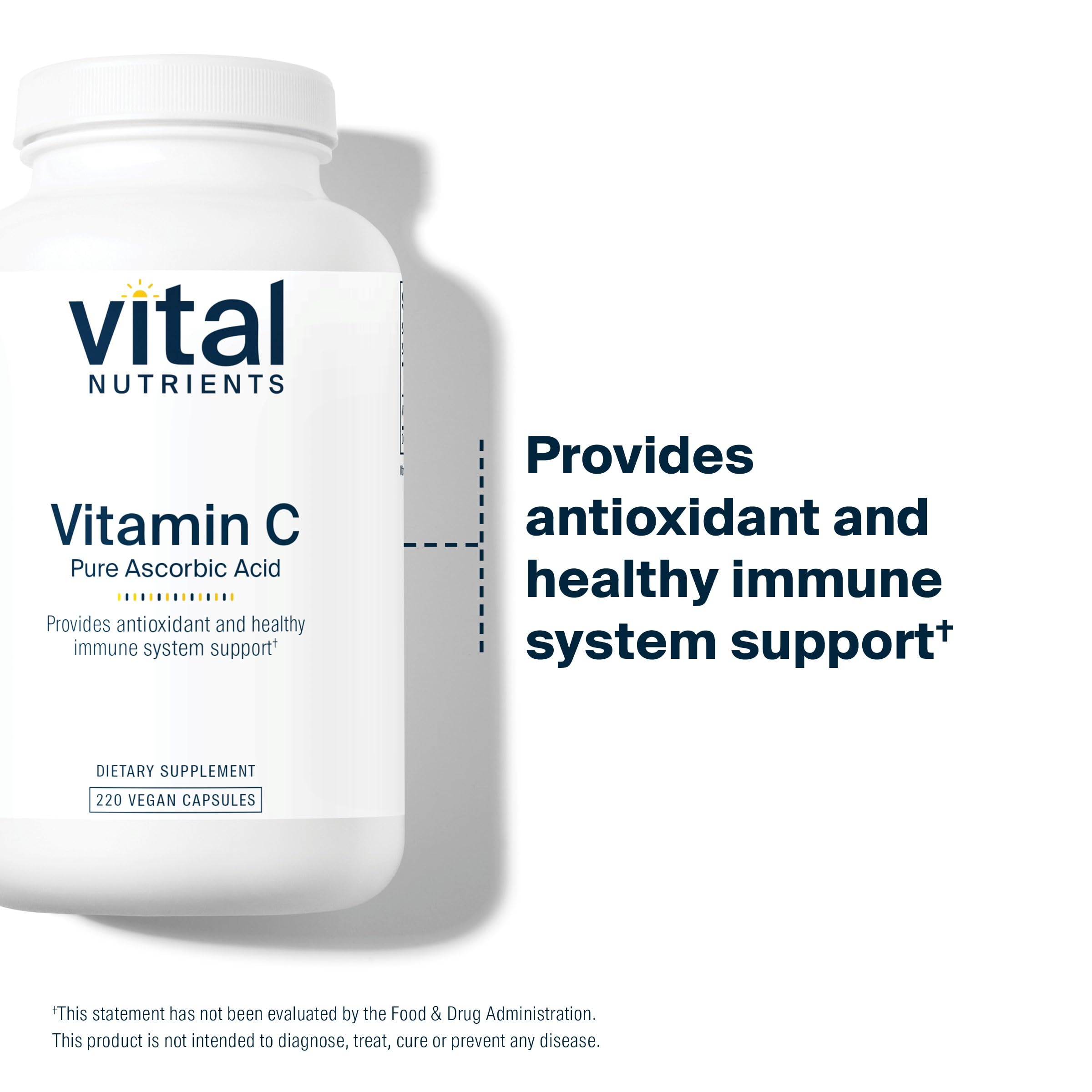 Vital Nutrients cápsulas junto a frutas en mesa mostrando uso diario