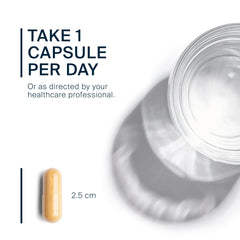 Vital Nutrients cápsula en mano para comparar tamaño y dosificación
