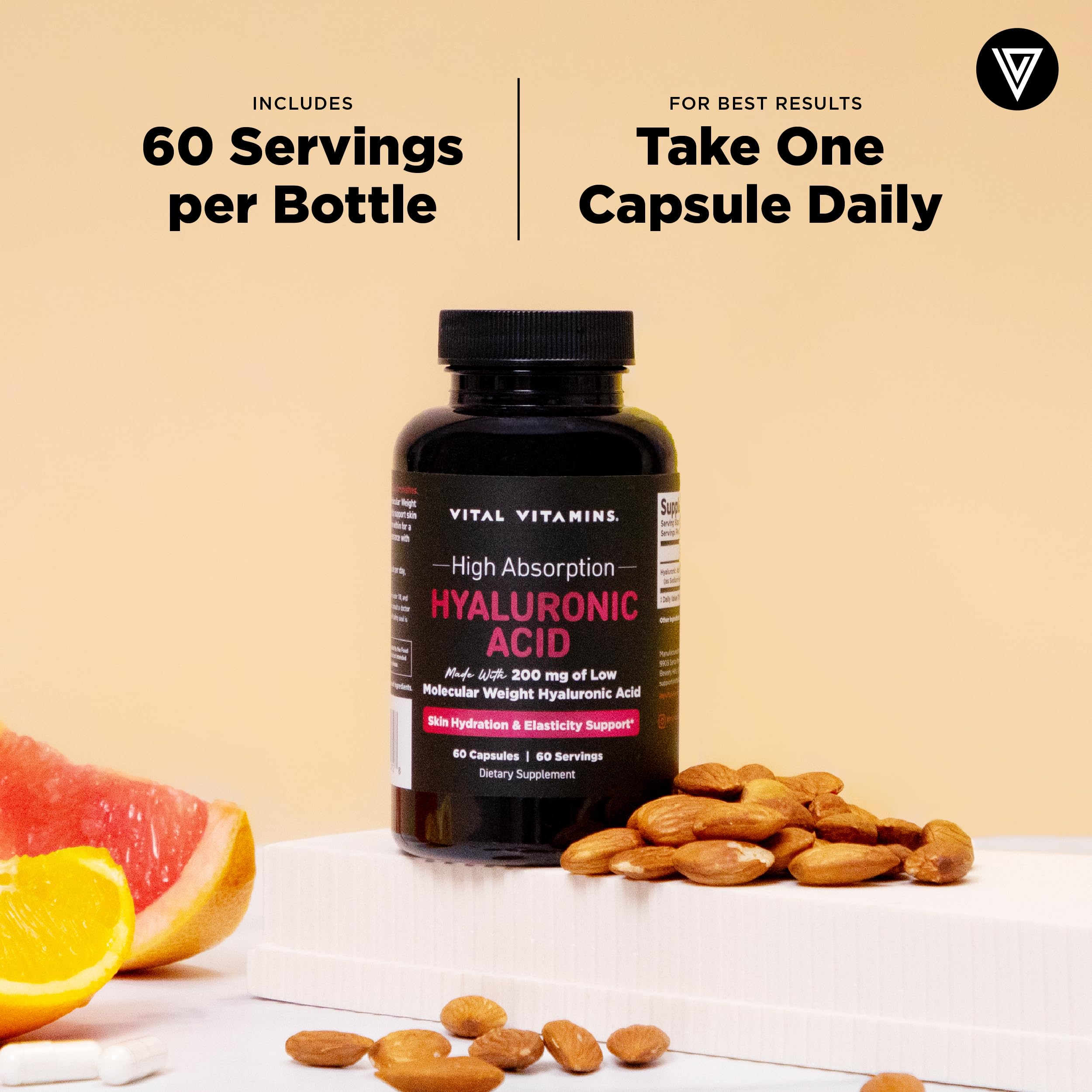 Vital Vitamins cápsula junto a una moneda para comparación de tamaño