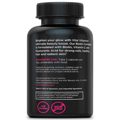 Vital Vitamins mujer integrando las cápsulas en su rutina matutina