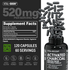 Vital+Boon cápsula abierta con contenido de carbón, muestra pureza y origen vegetal